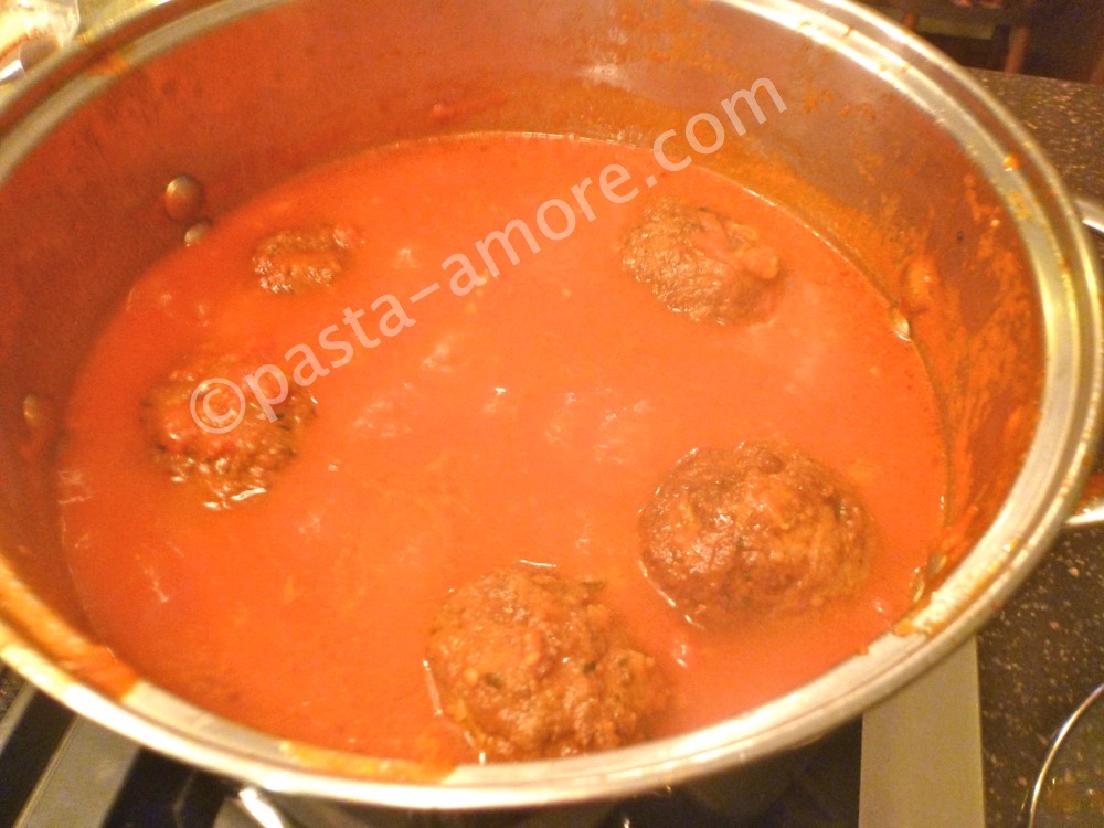 Meatballs in tomato sauce